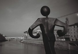 Photo of a scultpure on the Ponte Alle Grazie, Firenze (Florence)